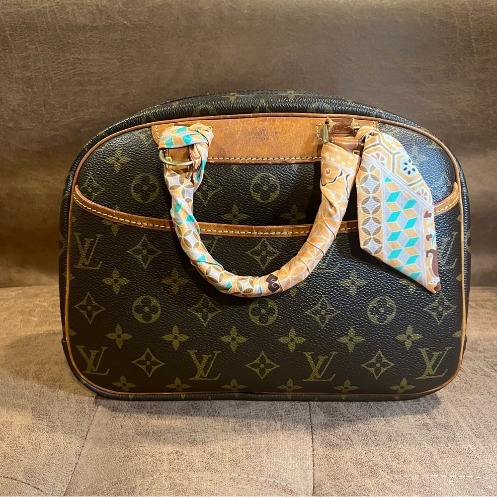 Authentic Vintage Louis Vuitton monogram trouville handbag